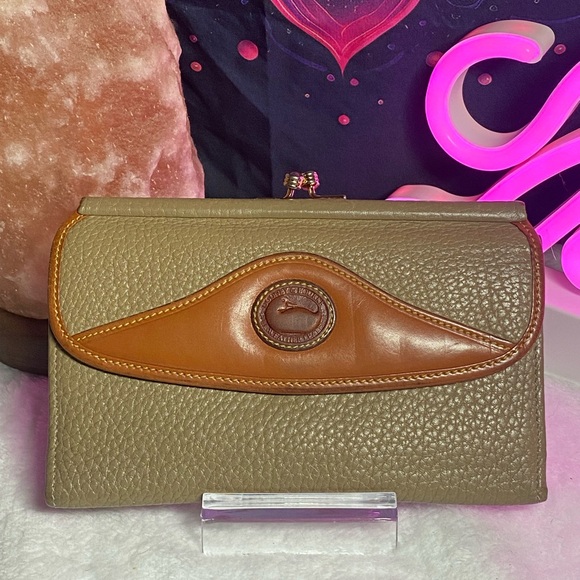 Dooney & Bourke Handbags - Vintage Dooney & Bourke Kisslock Wallet